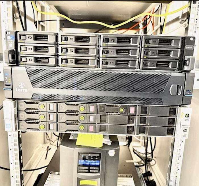 Foto von drei Servern im Beckmann Verlag