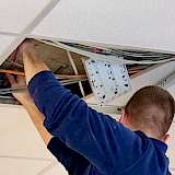 Foto der Bauarbeiten im Beckmann Verlag vom Austausch der Kabel für die Brandmelder