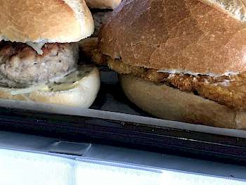 Lecker: die Verpflegung war wieder klasse, dabei auch dick belegte Brötchen.