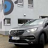 Ein Opel Grandland X ist unser neues Poolfahrzeug.