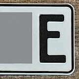 PKW-Kennzeichen für ein E-Auto
